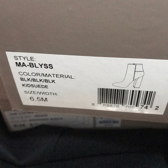 BCBGMAXAZRIA / Black blyss Suede block booties - Picture 5 of 8